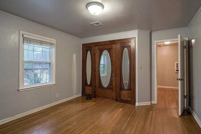 Building Photo - 505 W 15th St