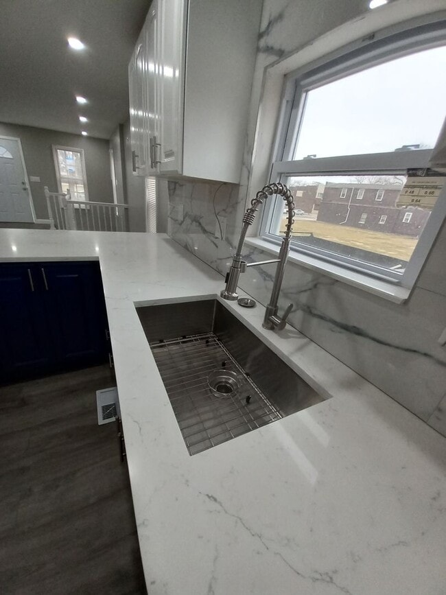 Building Photo - Beautifully Updated 3-Bedroom Home in East...
