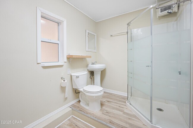 Building Photo - 1504 W 13th St