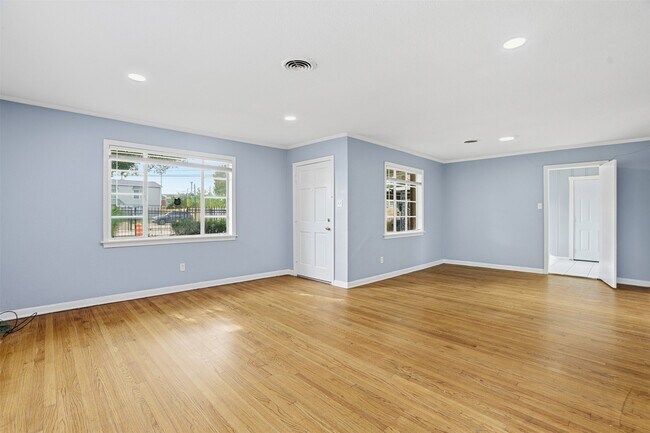 Building Photo - 3917 Anita St