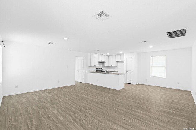 Building Photo - 422 De Herrera
