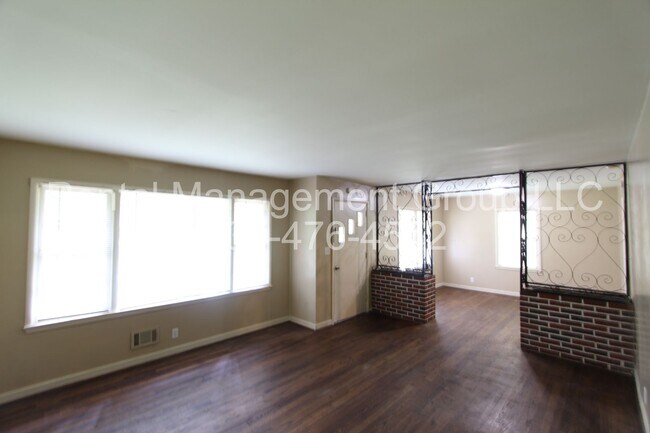 Building Photo - New On The Market!  Better Hurry!!