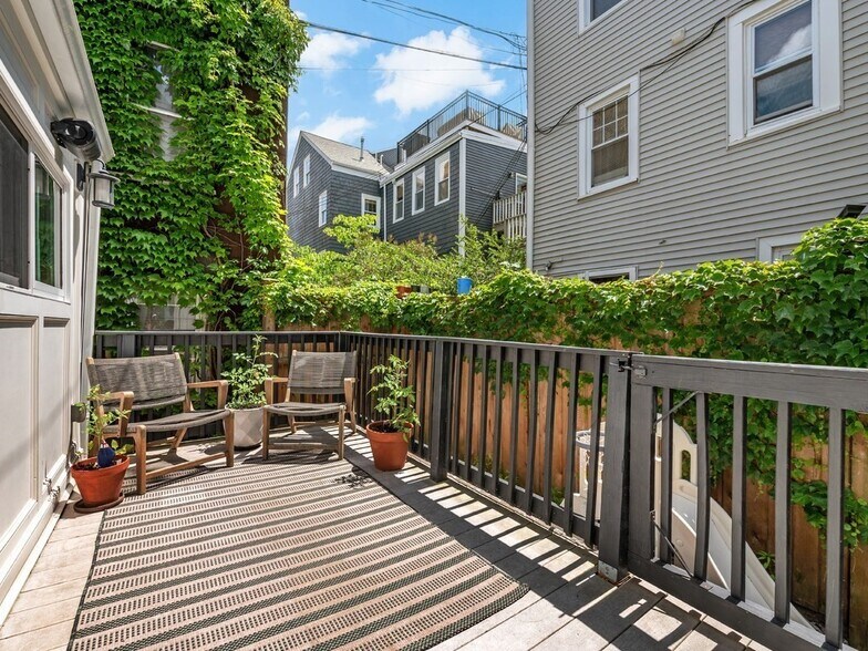 Building Photo - 27 Allston St