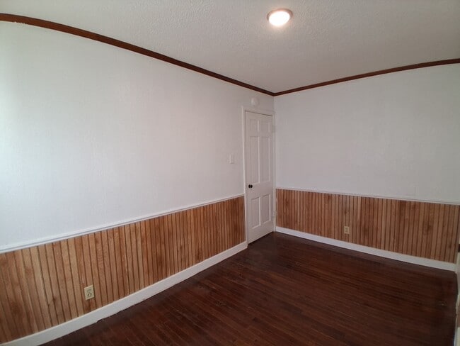 Building Photo - 211 Swisher Ave