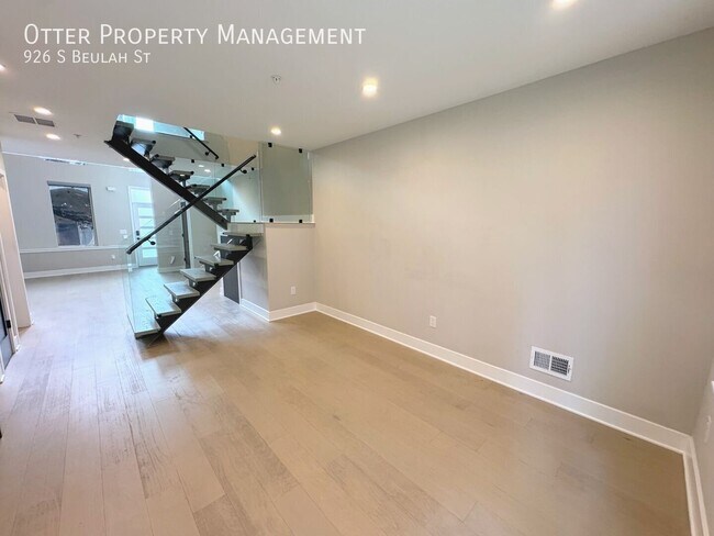 Building Photo - 926 S Beulah St