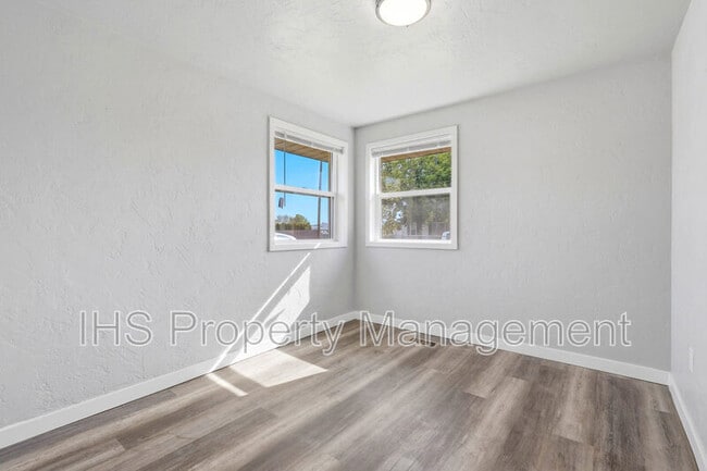 Building Photo - 722 S Union St