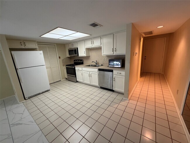Building Photo - 14777 Wunderlich Dr