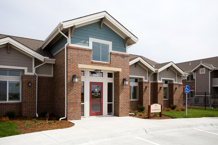 SunSTONE Apartment Homes at Fox Ridge 33123540 N Maize Rd Wichita KS