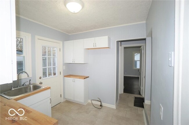 Building Photo - 4842 Hillside Ave