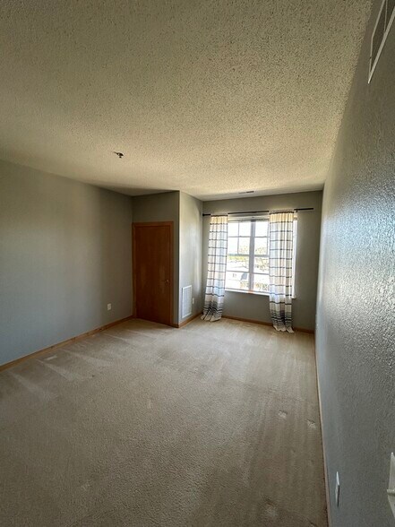 Building Photo - 10900 W Bluemound Rd