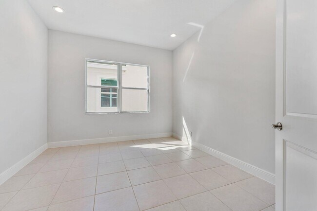 Building Photo - 12680 Nautilus Cir