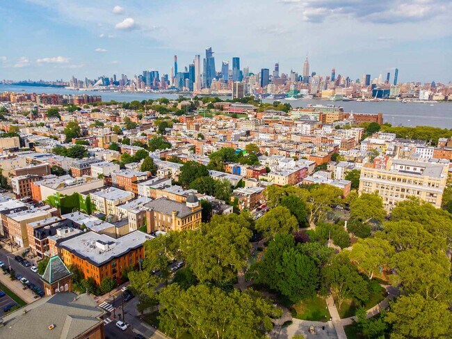 Building Photo - 1500 Hudson St