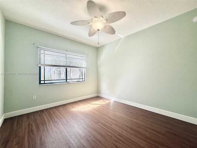 Building Photo - 3020 Alcazar Pl