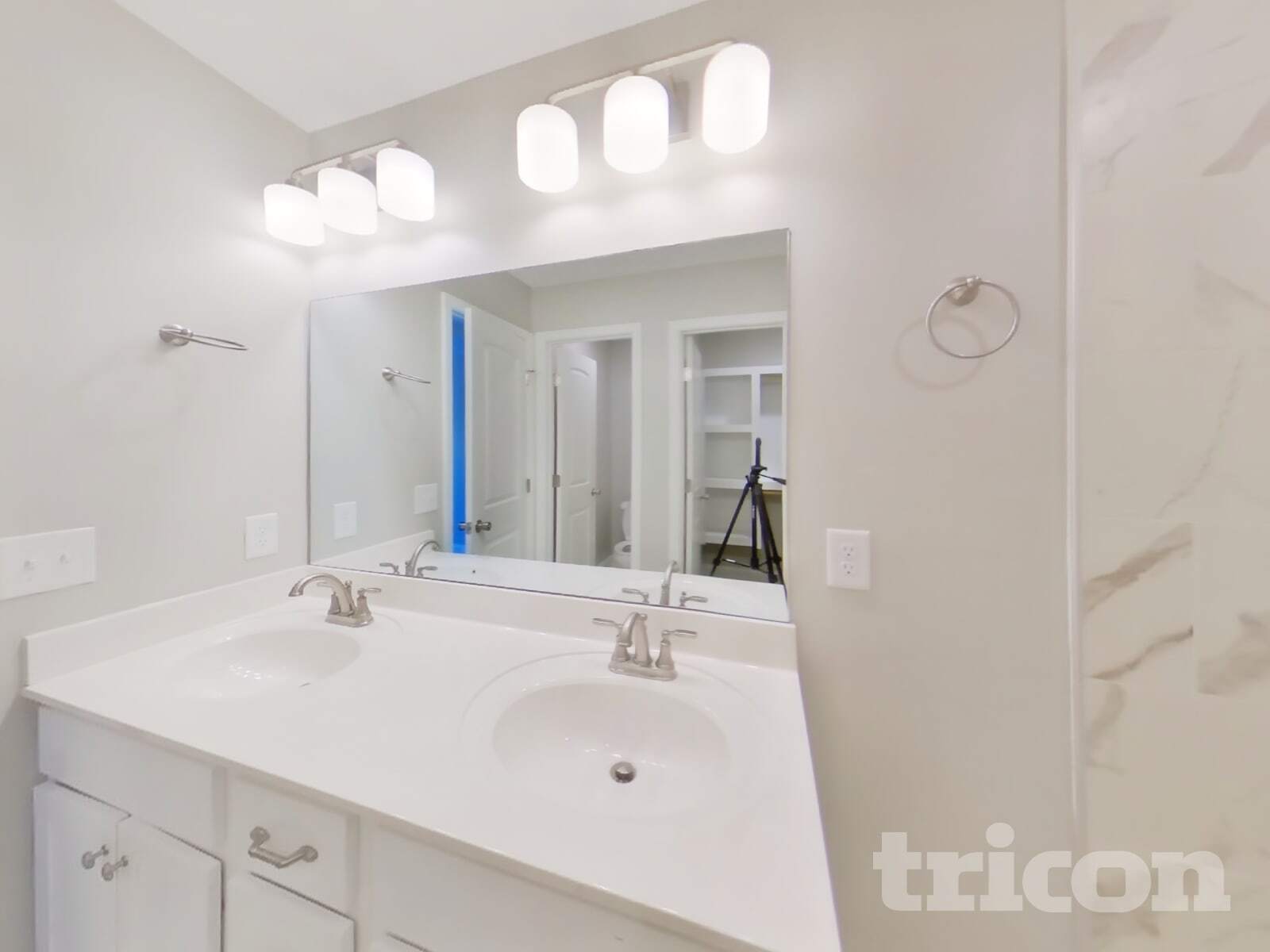 Building Photo - 716 Cedar Ln