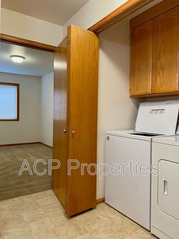 Building Photo - 710 Drayton St