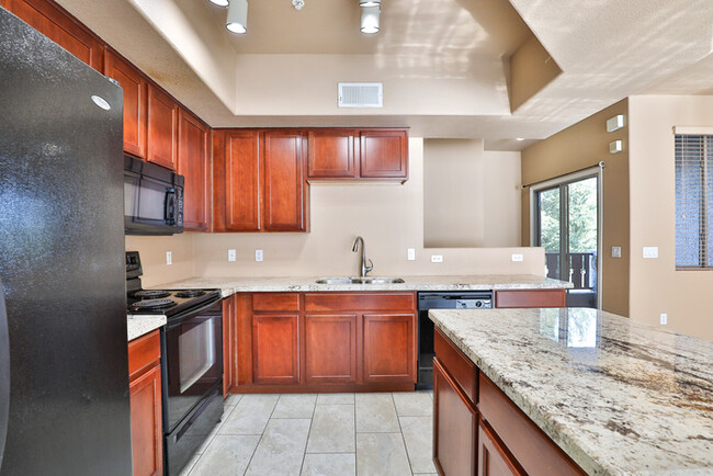 Building Photo - Tri Level, 2bd, 2.5ba condo