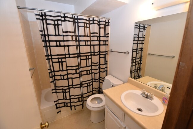 Building Photo - 1050 Mazatlan Cir