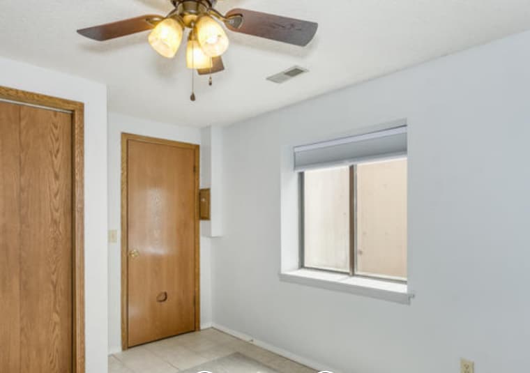 Building Photo - 142 E. Wood