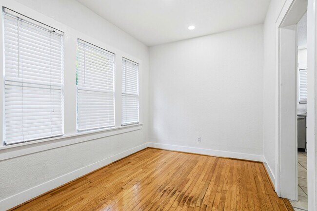 Building Photo - 1705 Virginia Pl