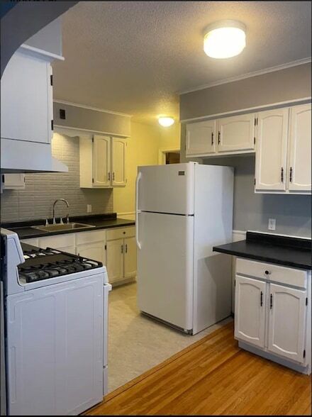 Building Photo - 316 W 64th St
