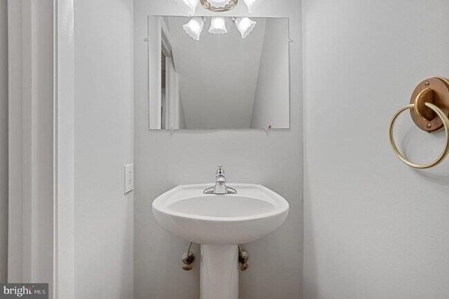 Building Photo - 10661 High Beam Ct
