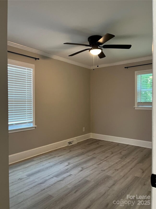 Building Photo - 2730 Eastway Dr