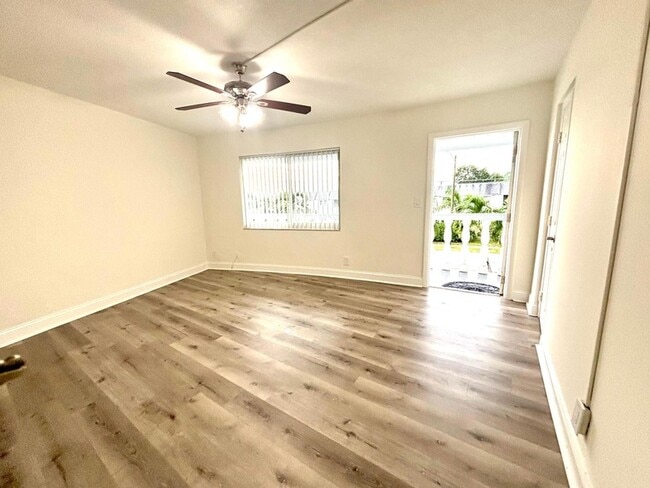 Building Photo - 431 W Camino Real