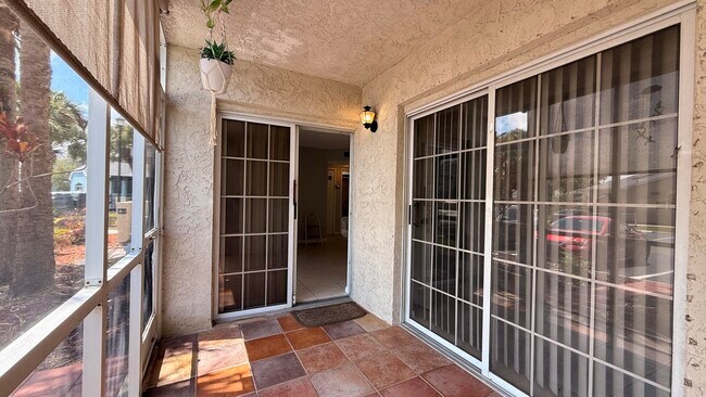 Building Photo - 1694 SE Green Acres Cir