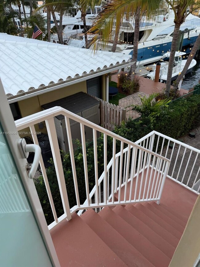 Building Photo - 830 NE 20th Ave