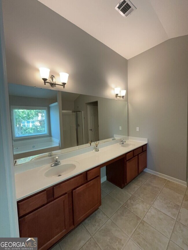 Building Photo - 3537 Harvest Ridge Ln NE