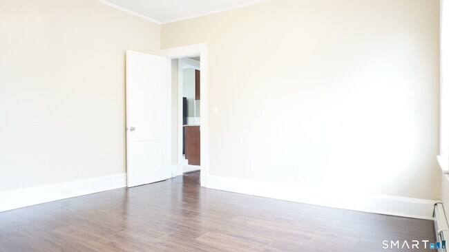 Building Photo - 316 Linwood Ave