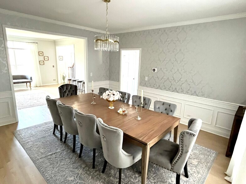 Building Photo - 4311 Camelot Cir