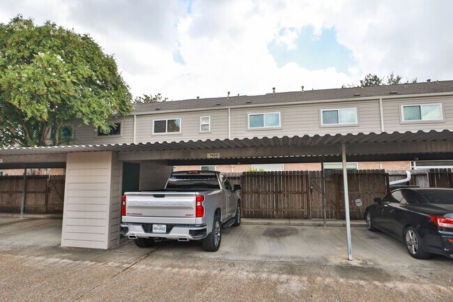 Building Photo - 7499 Brompton St