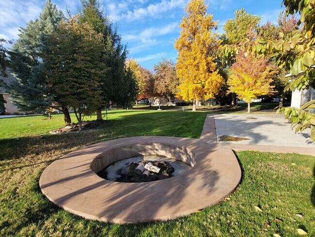 Building Photo - 3BR/2.5BA Home Near River – Stamped Patio,...