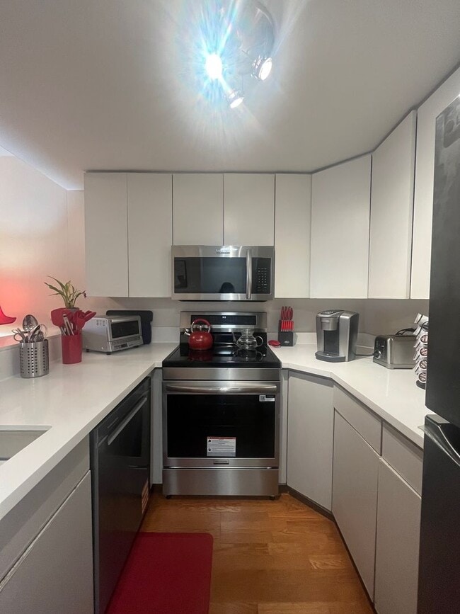 Building Photo - Elegant fully furnished one bedroom in Opera Plaza