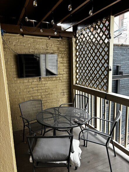 Building Photo - 674 N Orleans St