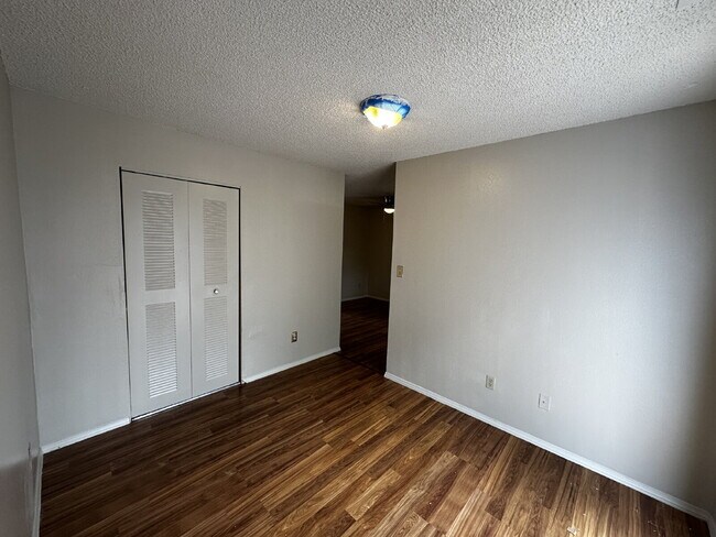 Building Photo - Available Immediately! Charming 2-Bed Cond...