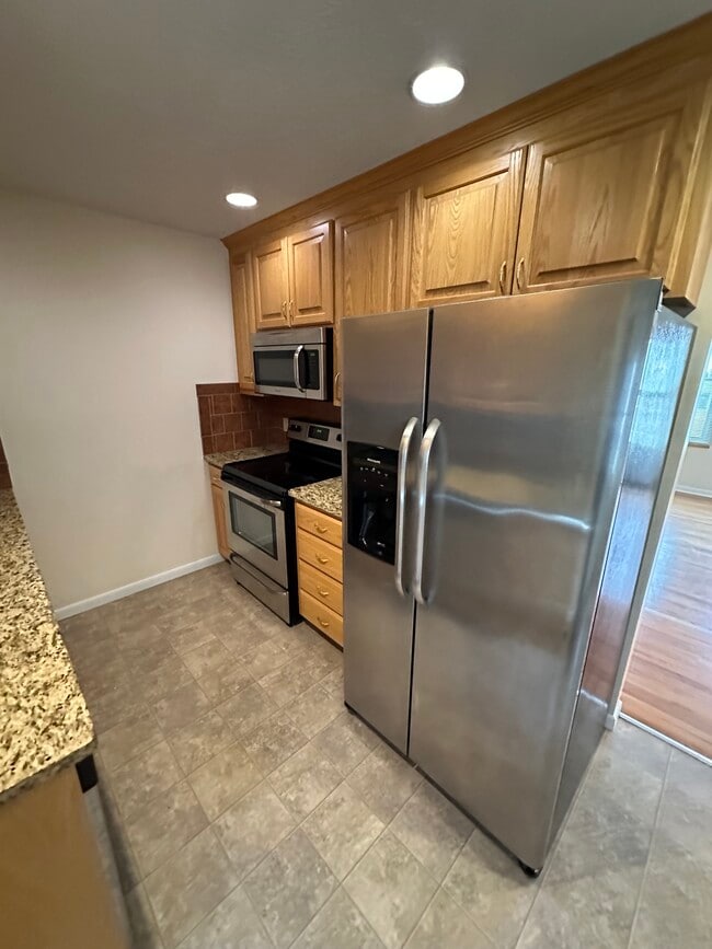 Building Photo - 4911 Sunset Dr