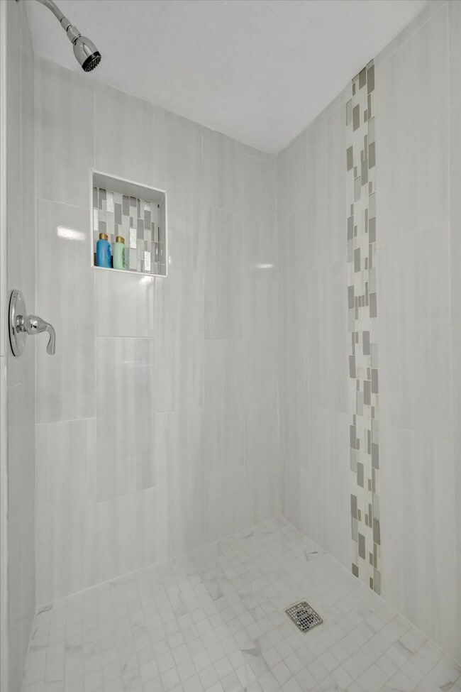 Building Photo - 4213 E Yukon St