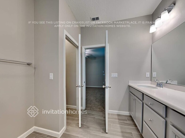 Building Photo - 9822 Lemon Grass Ln