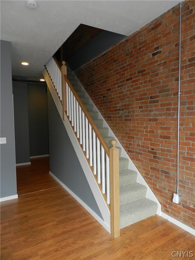 Building Photo - 317 S Clinton St