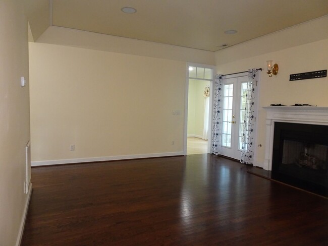Building Photo - 4 Bedroom 3.5 bathroom Rental Home in Ford...