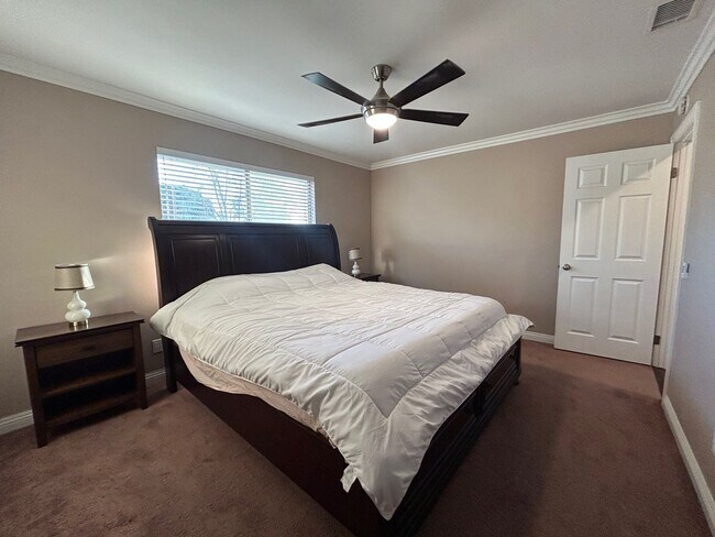 Building Photo - Rent Today!! Stunning 3-Bedroom Condo with...