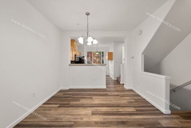 Building Photo - Charming Townhome w/ Fireplace, Balcony & ...