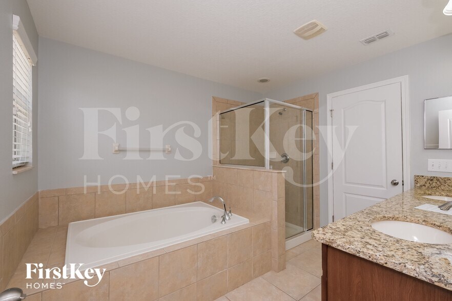 Building Photo - 10522 White Peacock Pl