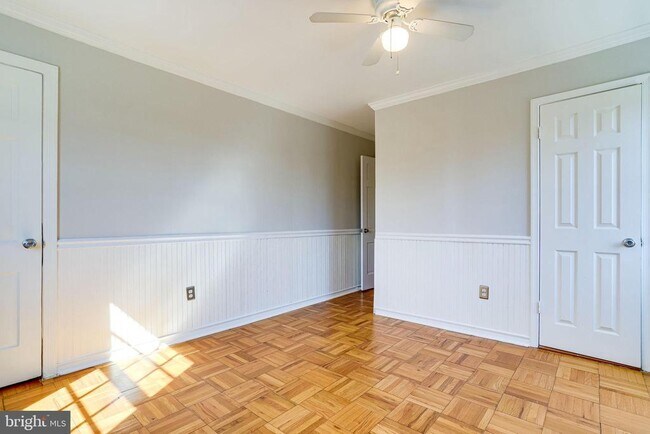 Building Photo - 1716 W Abingdon Dr