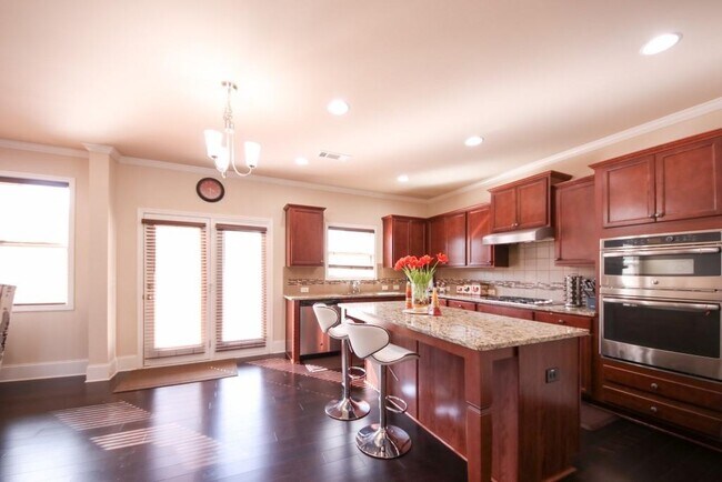 Building Photo - 3415 Pointe Vecchio Cir