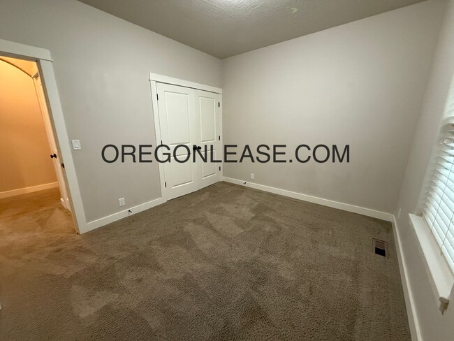 Building Photo - 2017 3/2 in West Eugene