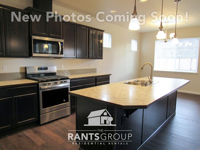 Building Photo - Fantastic Neighborhood! Easy Commute to JBLM!