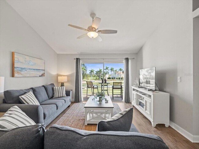 Building Photo - 5900 Bahia Del Mar Cir N